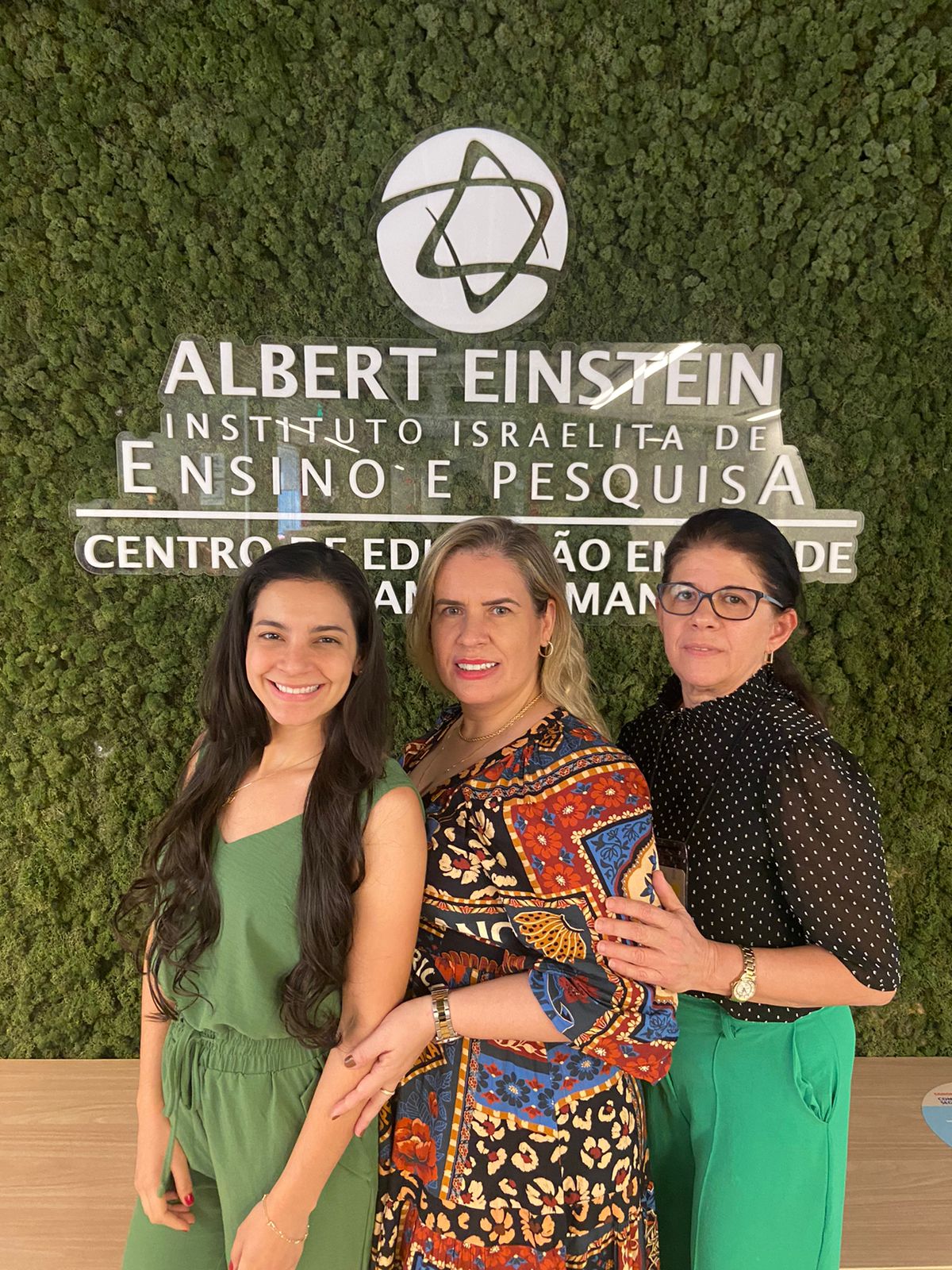 Médica: Ana Cláudia -  Enfa. Paula Nunes  -Fisioterapeuta: Lília Maria